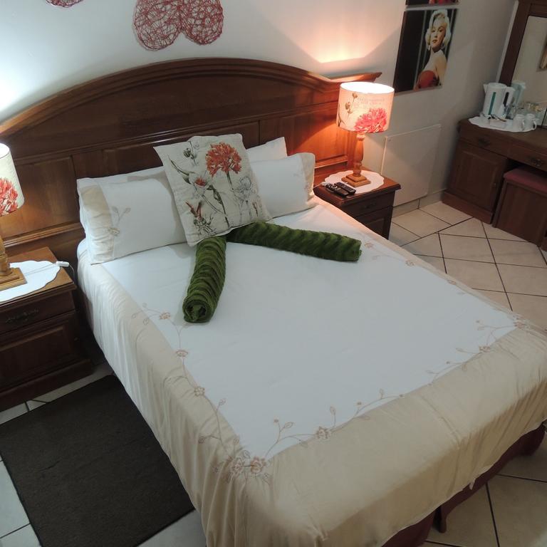 Rita'S Guesthouse Cc ฟาเรเฮด ภายนอก รูปภาพ