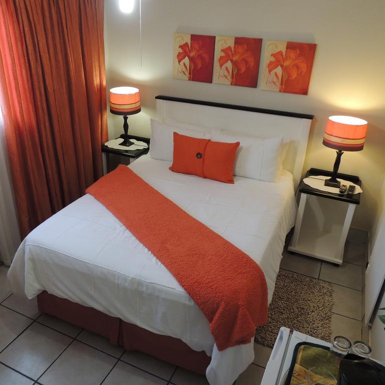 Rita'S Guesthouse Cc ฟาเรเฮด ภายนอก รูปภาพ
